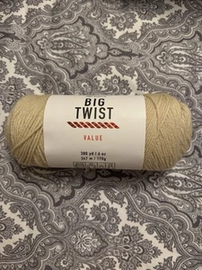 Big Twist Value Garn 380 Yard 6 Unzen Cremefarbe 100 % Acryl Neu mit Etikett - Bild 1 von 2