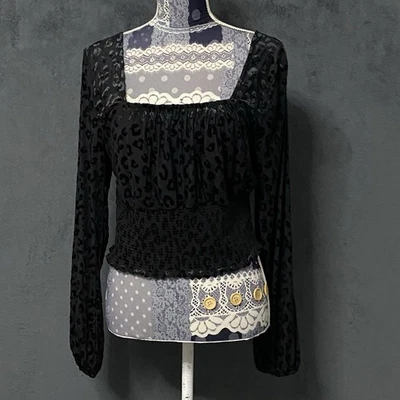 Top corto Self E para mujer negro terciopelo estampado animal Burnout manga blusa Foto 1 de 4