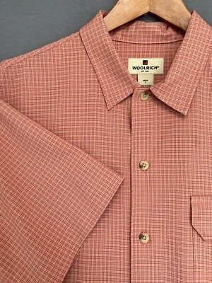 Camisa Woolrich con botones para hombre talla L manga corta roja a cuadros poliéster salmón usada en excelente estado Foto 1 de 4