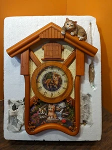 NEU Bradford Exchange Happy Tails Kuckucksuhr Katze Kätzchen Standuhr Holz - Bild 1 von 1