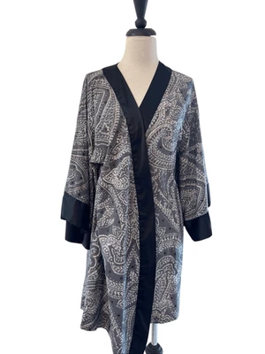 Bata corta para mujer Soma de chifón satinado cachemira gris negra talla S/M Foto 1 de 4