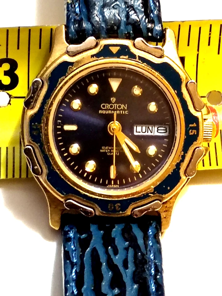 Reloj Croton Aquamatic Hombre 43mm Esfera Negra Tono Dorado Fecha Redonda Batería Nueva Foto 1 de 1