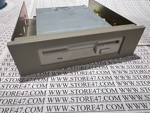 Unidad de disquete Samsung SFD-321B 3,5" 1,44 mb bisel blanco/gris con montaje de 5 1/4" - Imagen 1 de 4