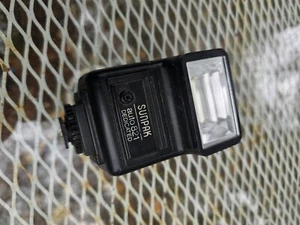 Sunpak Auto 821 Shoe Mount Flash for Film Cameras Minolta Canon Pentax Nikon ++ - Picture 1 of 1