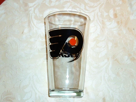 Vintage "BUB LIGHT"  &  "PHILADELPHIA FLYERS" NHL DRINKING GLASS Cover