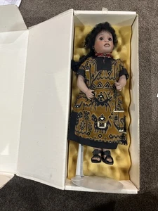 Bambola Wendy Lawton Kwanzaa 1994 edizione limitata 119/500 scatola Biancaneve 43 *leggi* - Foto 1 di 11