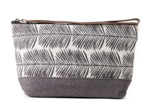 Bolsa de muñeca Myra Bag 12835 WANDERLEAF en marrón tierra - Imagen 1 de 4