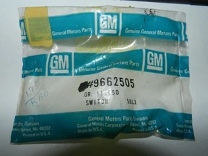 Interruptor de luz de jamba de puerta GM Chevy Buick Oldsmobile Pontiac Cadillac 9662505 NOS - Imagen 1 de 4