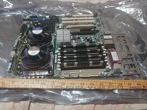 Carte mère TYAN S5396 + 2x CPU X5450 @3ghz & 4 module de mémoire 2 Go et arrière - Photo 1/5
