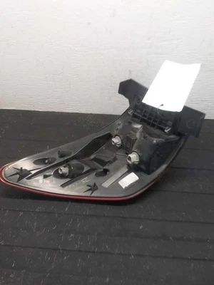 Used Right Tail Light Assembly fits: 2019 Nissan Pathfinder 3.5L quarter panel m Foto 1 de 4