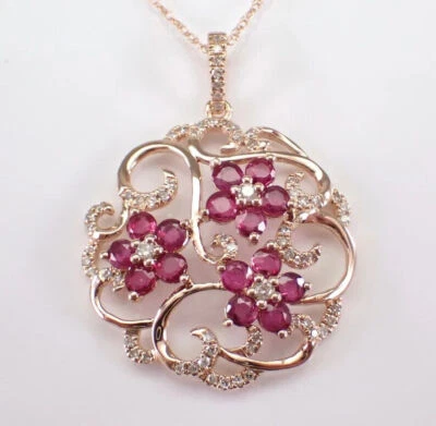 Colgante Flor Rubí Creado en Laboratorio Corte Redondo 1.30Ct Chapado en Oro Rosa 14K Cadena 18 Foto 1 de 4