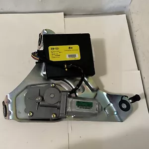 2018 HYUNDAI GENESIS G80 POWER TRUNK PULL DOWN ASSIST MOTOR OEM 50689-0D000 - Picture 1 of 11