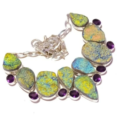 Collar distintivo hecho a mano con superposición de plata de piedras preciosas de amatista druzy de titanio Foto 1 de 4
