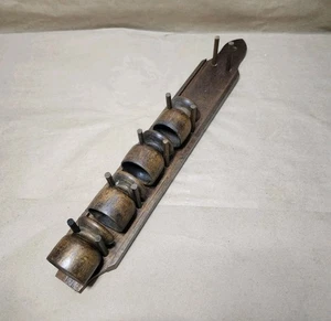 Expositor colgante vintage MCM 4 tazas de huevos de madera y soporte de pared *sin reloj de arena - Imagen 1 de 8