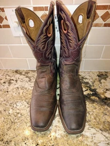 Stivali da cowboy Buckaroo Ariat in pelle di vitello marrone usati in ottime condizioni - taglia USA 12 D (uomo) - Foto 1 di 13