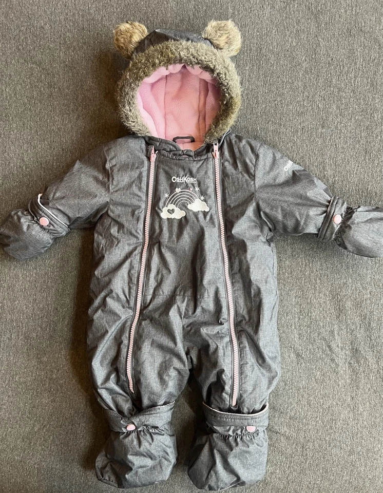 Traje de nieve Oshkosh B'gosh 6-9 MO gris forrado de vellón con capucha forrada de piel sintética  Foto 1 de 1