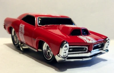 MUSCLE MACHINES HOLIDAY RODS 1966 PONTIAC GTO - LIMITED EDITION  1/64- 66 GTO   - Image 1 of 4