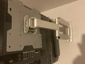 Wall Mounting Tv (26” Tv Not Included ) Easy To Install - Picture 1 of 12