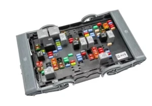 2010 - 2014 GMC Tahoe Yukon Fuse Box Relay Control Module P: 22798214 AV9 OEM - Picture 1 of 3