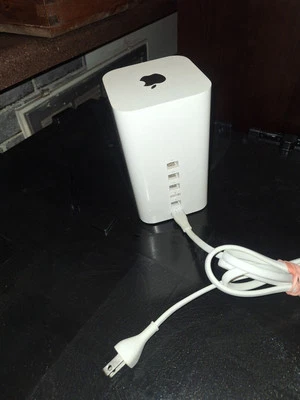 Apple AirPort Extreme Base Station ME918LL/A A1521 Wireless Router  - Image 1 of 4