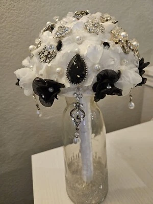 Broche pequeño ramo de boda Foto 1 de 4