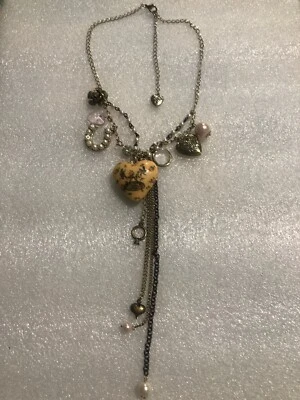 Collar de perlas medallón corazón fiesta té Betsey Johnson raro Foto 1 de 4