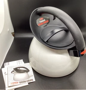 Bollitore per tè OXO Steam Shield Good Grips 2,5 quarti - mai usato - Foto 1 di 12