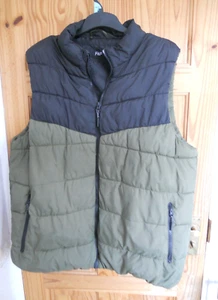 F & F BLACK & KHAKI GREEN PADDED BODYWARMER GILET SLEEVELESS 2XL - Picture 1 of 2