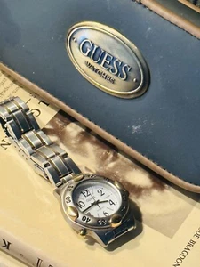 Vintage silberfarbene Guess Indiglo Quarzuhr für Damen - Bild 1 von 15