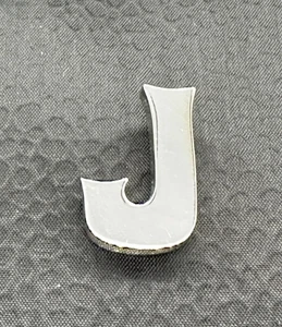 Inicial J hecha a medida, oro blanco 14K con corazón recortado, paca enorme, 7,5 g, 1" de alto - Imagen 1 de 4