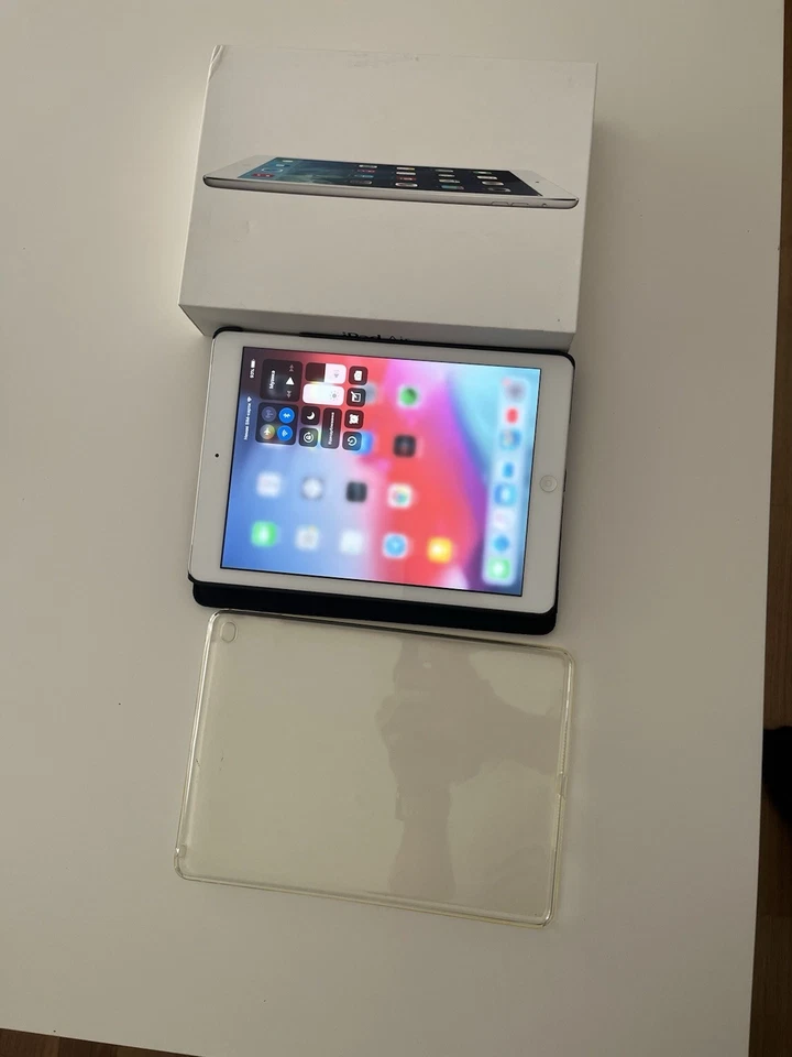 Apple iPad Air 2. Gen (2014) 9,7 Zoll WiFi + Cellular 128 GB Space Grau - Bild 1 von 4