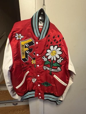 Chaqueta First Row Varsity Letterman Mujer L Abrigo Abotonado Sol/Mundo Multicolor Foto 1 de 4