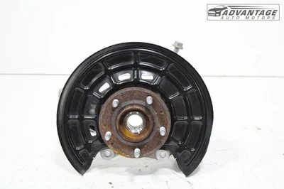 Cadillac CT4 2020-2025 AWD eje trasero izquierdo nudillo y cubo de rueda OEM Foto 1 de 4