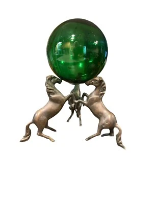 Soporte para tres sementales con orbe de vidrio verde Foto 1 de 4