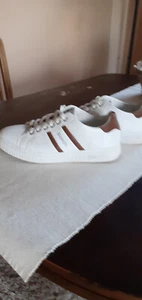 Sneaker von Bench Gr.42 weiß gut erhalten - Bild 1 von 5