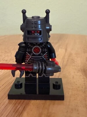 LEGO minifig Collectible Evil Robot series 8 - Image 1 of 2