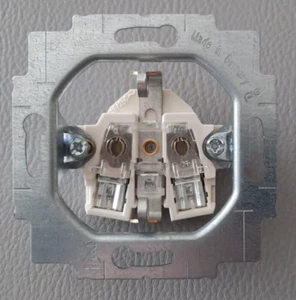 Busch Jaeger Steckdosen Einsatz (0483G3742) Neu Made in Germany - Bild 1 von 3