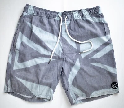 VOLCOM SHORTS -MEDIUM- - Image 1 of 2