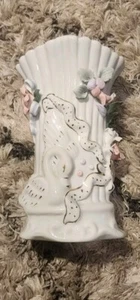 Jarrón vintage antiguo de porcelana blanca con flores rosadas 3D y cisne * hecho a mano - Imagen 1 de 6
