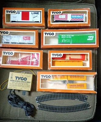 Vintage Toy Tyco HO Lot of 10 Train Cars w/ Electric  Transformer Model 899B - Image 1 of 4