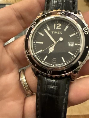 Timex T2M561 Diver Reloj Hombre Esfera Negra y Bisel Indiglo Luz Batería Nueva Foto 1 de 4