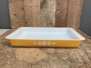 VIntage Pyrex #933 Butterfly Gold 8 1/2x13" Brownie Pan Lasagna Baking Dish - Picture 1 of 9