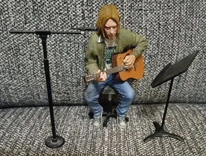 KURT COBAIN UNPLUGGED NIRVANA FIGURE NECA 2006 UNBOXED COMPLETE 5" RARE PLASTIC  - Picture 1 of 15