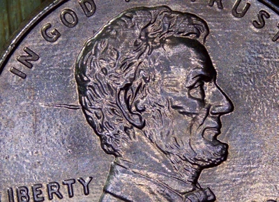 2002 d- rd Lincoln penny looks like there's a bullet going in the back of head - Image 1 of 2