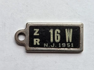 1951 New Jersey DAV Tag Keychain License Plate ZR 16 W - Picture 1 of 2