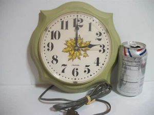 Sunbeam WALL CLOCK Avocado Green Electric MCM with Harvest Gold Leaves WORKS - Picture 1 of 6