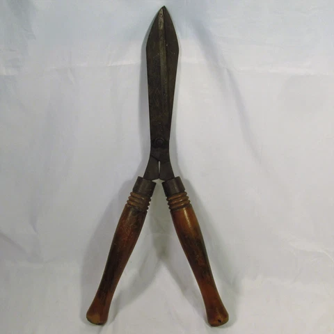 Vintage Merit Garden Shears Hedge Trimmers Pruners Bush Clippers Loppers NICE Cover