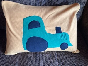 Funda de almohada estándar de lana hecha a mano para niños amarillo mostaza tractor granja rancho - Imagen 1 de 4