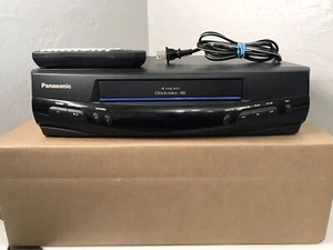 Panasonic Lecteur VHS / Magnétoscope Testé / Fonctionne Modèle PV-V4000 Comprend Télécommande Ligne Bleue - Photo 1/12