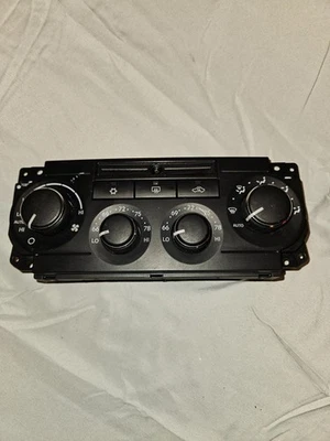 Jeep Grand Cherokee 2005 a 2007 módulo de control de clima Foto 1 de 3